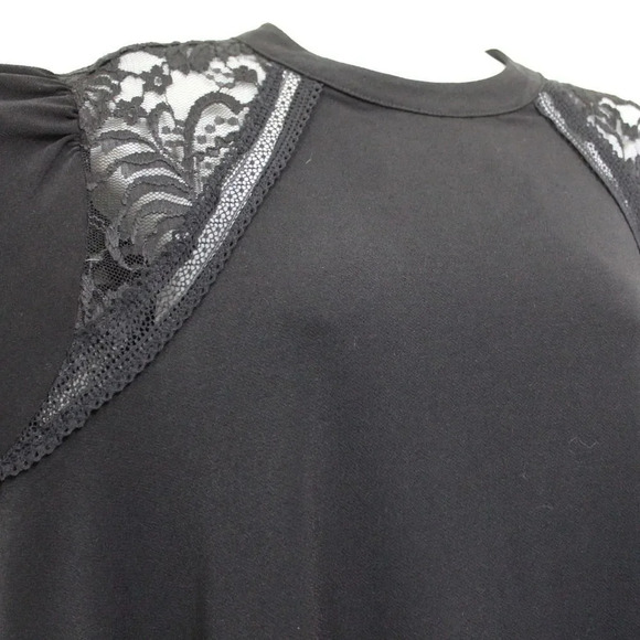 Torrid 2 cap sleeve lace accent blouse  - Picture 6 of 12